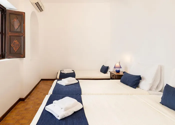 מלון Delion Sea 4*